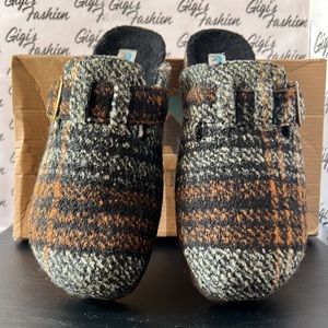 Women's Shearling Clog by Calistoga